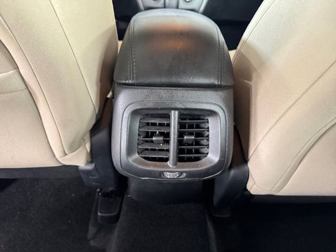 Used 2015 Jeep Cherokee Sport FWD image 16