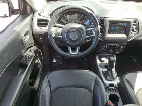 Used 2018 Jeep Compass Latitude w/ Popular Equipment Group AWD/4WD image 11