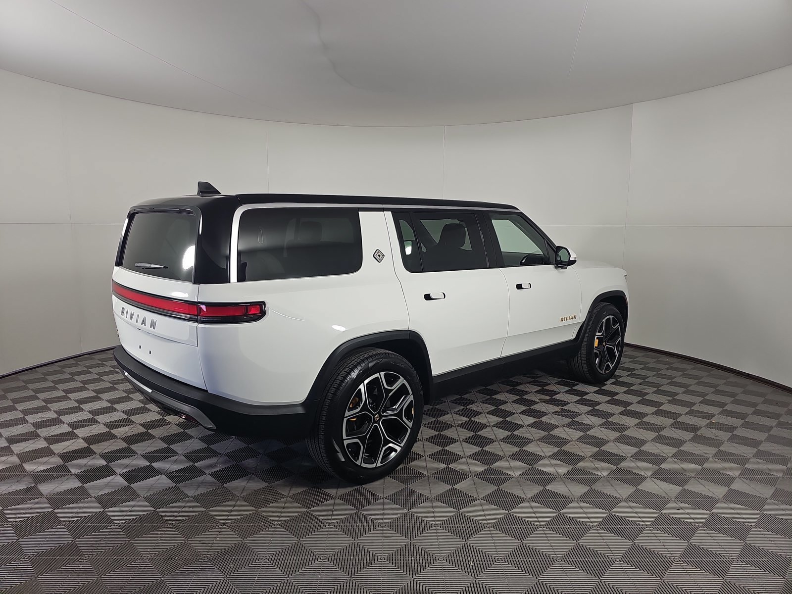 Used 2023 Rivian R1S Adventure Quad AWD/4WD image 5