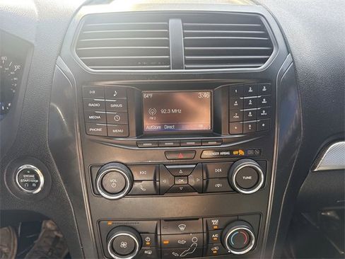 Used 2018 Ford Explorer XLT image 16
