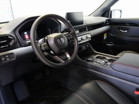 New 2025 Honda Pilot TrailSport image 4
