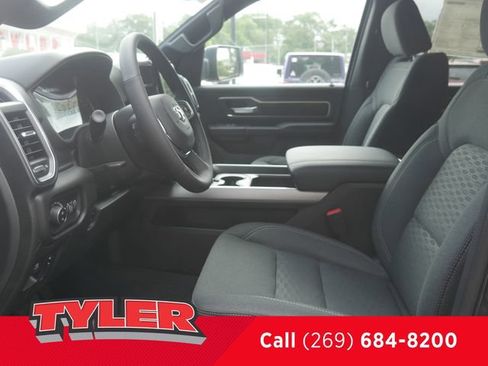 New 2026 RAM 1500 4x4 Crew Cab image 38