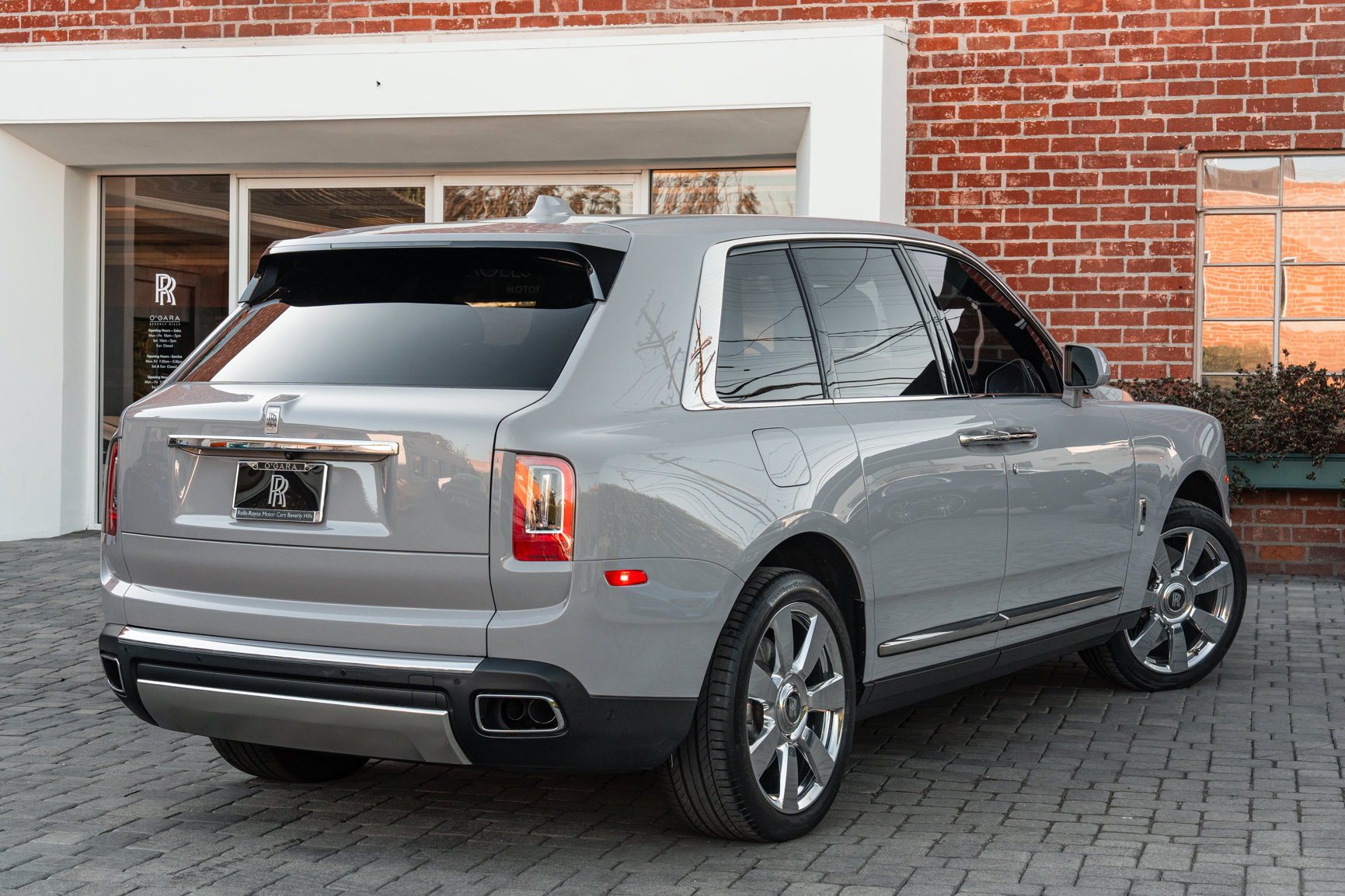 Used 2024 Rolls-Royce Cullinan AWD/4WD image 2