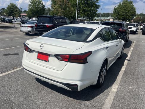 Used 2024 Nissan Altima 2.5 S FWD image 3