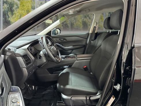 Used 2025 Nissan Rogue S AWD/4WD image 9