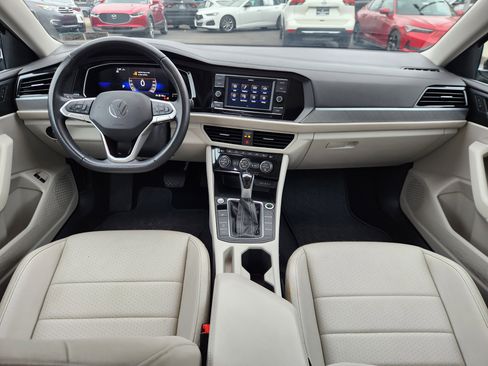 Used 2023 Volkswagen Jetta SE w/ Panoramic Sunroof Package image 8