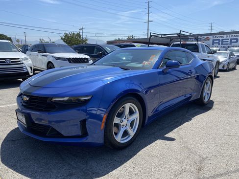 Used 2021 Chevrolet Camaro LT w/ Technology Package RWD image 2