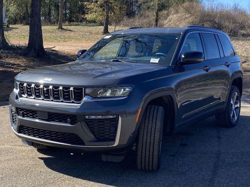 New 2026 Jeep Grand Cherokee Limited w/ Luxury Tech Group II image 3