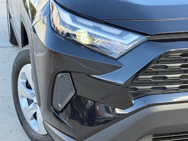 Used 2025 Toyota RAV4 LE AWD/4WD image 6