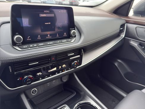 Used 2023 Nissan Rogue SV w/ SV Premium Package image 21