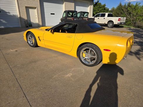 Used 2000 Chevrolet Corvette Convertible w/ Memory Pkg RWD image 19