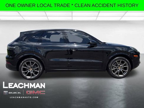 Used 2023 Porsche Cayenne Platinum Edition AWD/4WD image 2