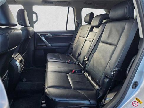 Used 2016 Lexus GX 460 image 18