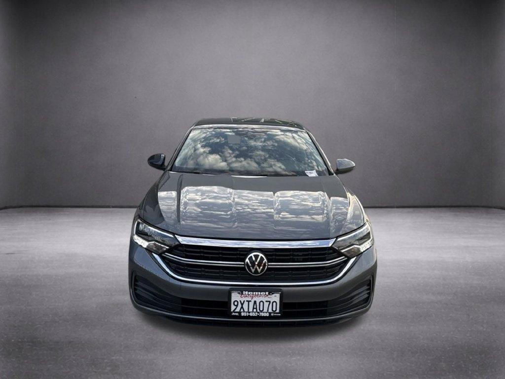Used 2024 Volkswagen Jetta SE FWD image 3