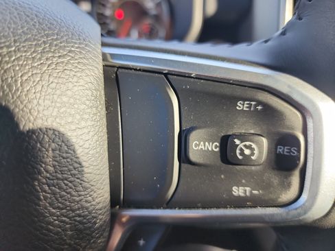 Used 2023 RAM 1500 Laramie AWD/4WD image 18