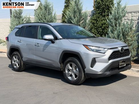 Used 2025 Toyota RAV4 XLE AWD/4WD image 10