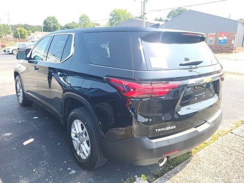 Used 2022 Chevrolet Traverse LS FWD image 2