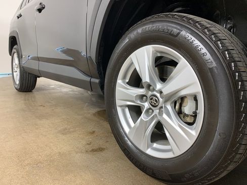 Used 2021 Toyota RAV4 LE AWD/4WD image 6