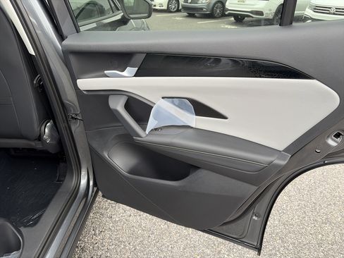 New 2026 Volkswagen Tiguan SE image 18