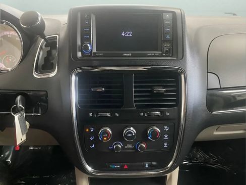 Used 2020 Dodge Grand Caravan SXT FWD image 19