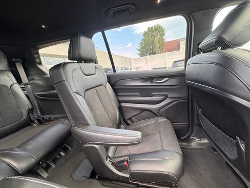 Used 2023 Jeep Grand Cherokee L Altitude AWD/4WD image 22