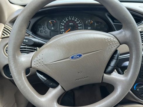 Used 2001 Ford Focus SE image 15