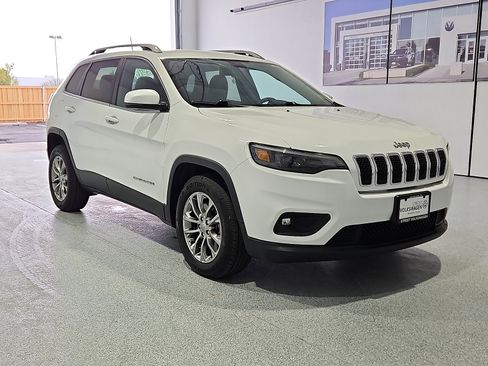 Used 2020 Jeep Cherokee Latitude Plus image 4