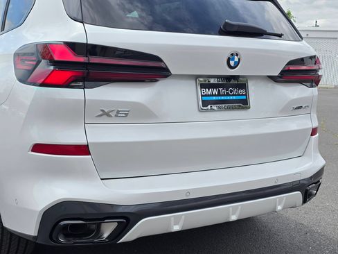 New 2026 BMW X5 xDrive40i w/ M Sport Package AWD/4WD image 39