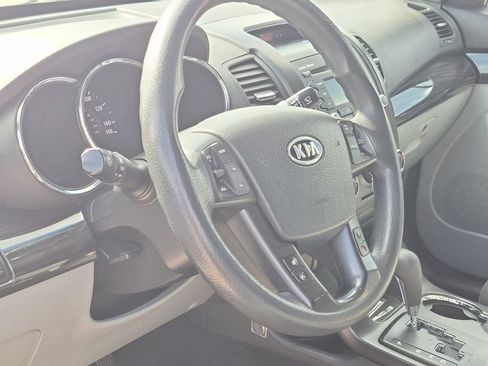 Used 2011 Kia Sorento 2WD image 6