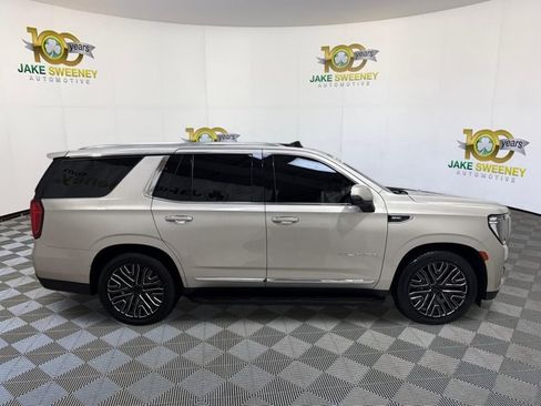 Used 2021 GMC Yukon SLT w/ SLT Premium Package AWD/4WD image 11