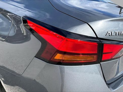 Used 2025 Nissan Altima 2.5 SV FWD image 29