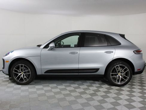 Certified 2025 Porsche Macan image 2
