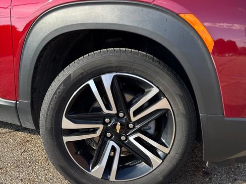 Used 2023 Chevrolet TrailBlazer LT w/ Convenience Package FWD image 4