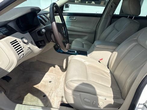 Used 2010 Cadillac DTS FWD image 22