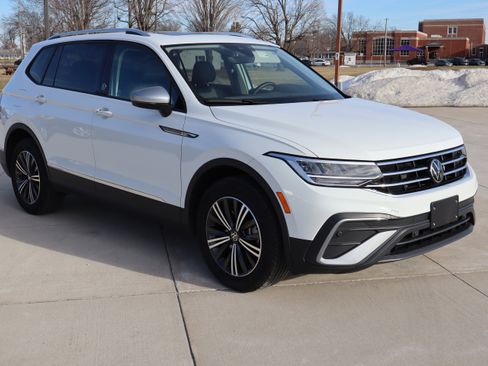 Used 2024 Volkswagen Tiguan Wolfsburg Edition image 4