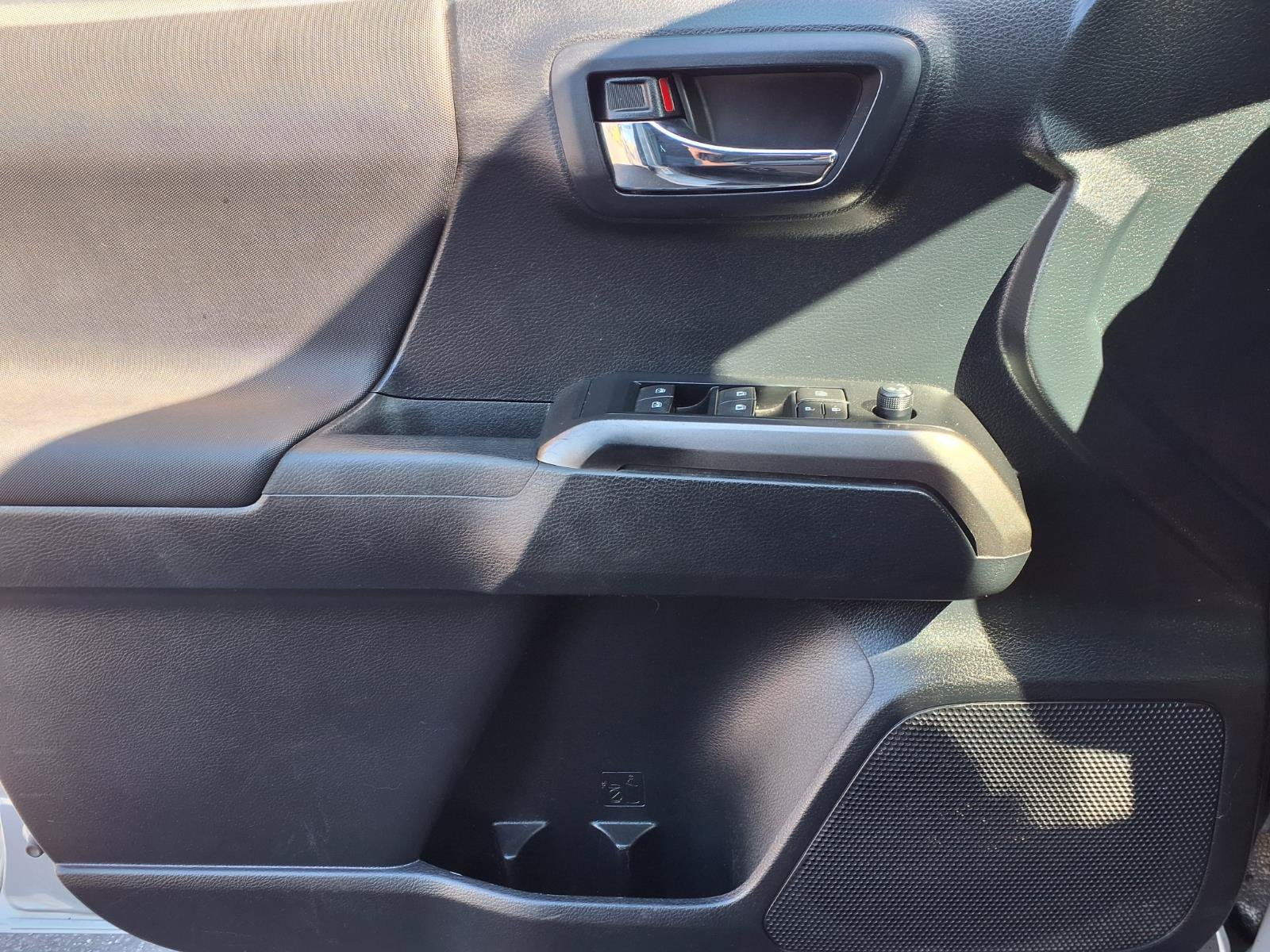 Used 2019 Toyota Tacoma TRD Sport AWD/4WD image 21