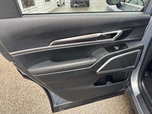 Used 2025 Kia Telluride S FWD image 35