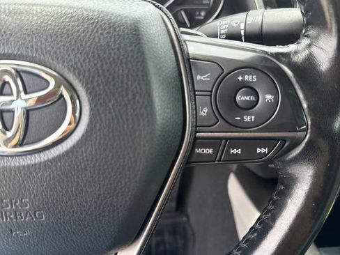 Used 2021 Toyota Camry SE w/ Cold Weather Package FWD image 12