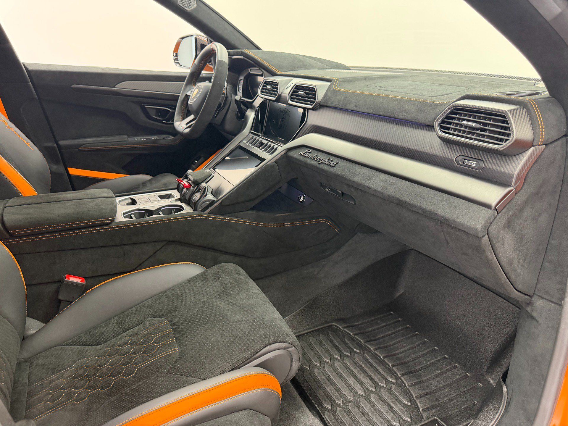 Used 2024 Lamborghini Urus Performante AWD/4WD image 13
