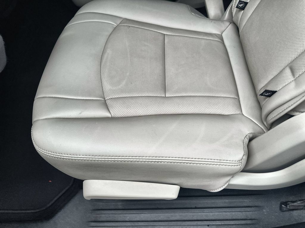 Used 2023 Buick Enclave Essence w/ Experience Buick Package FWD image 17