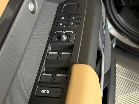 New 2026 Land Rover Defender 110 X-Dynamic SE AWD/4WD image 27