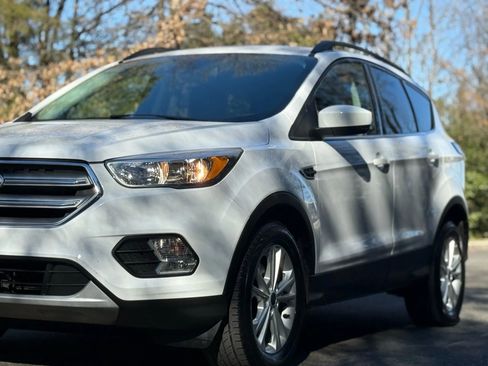 Used 2018 Ford Escape SE w/ Ford Safe & Smart Package image 1