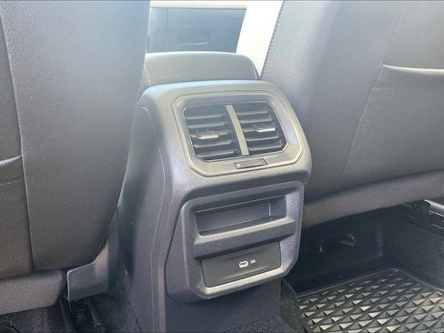 Used 2025 Volkswagen Taos SE image 20