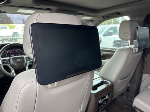 Used 2021 Chevrolet Tahoe Z71 w/ Rear Media and Nav Package image 29