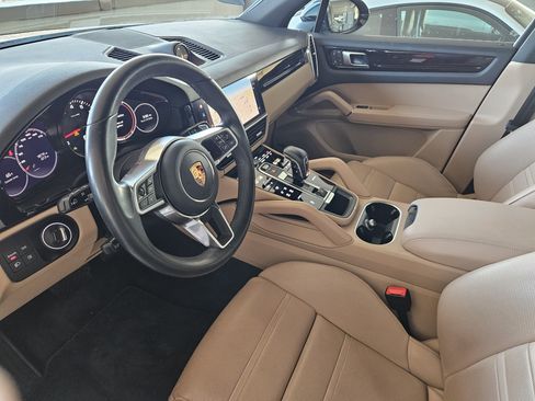 Certified 2023 Porsche Cayenne image 4