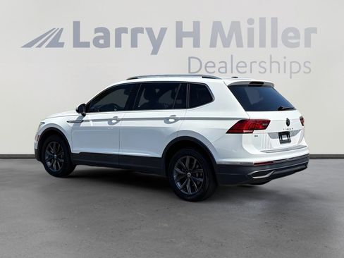 Used 2022 Volkswagen Tiguan SE FWD image 3