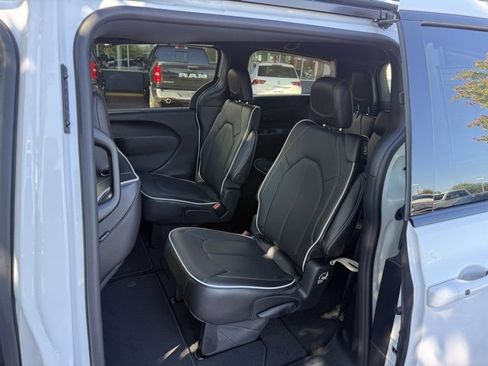 New 2026 Chrysler Pacifica Limited w/ S Appearance Package image 16