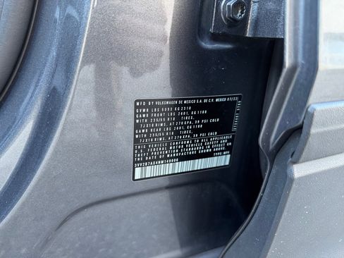 Used 2022 Volkswagen Tiguan SE image 39