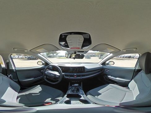 Used 2025 Kia K4 LXS image 44