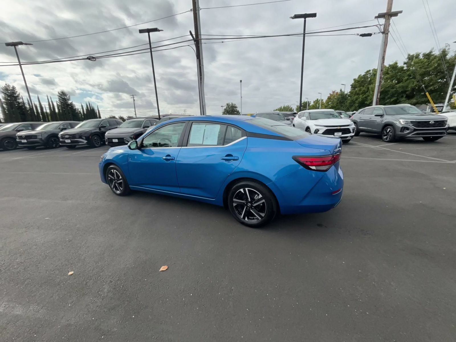 Used 2025 Nissan Sentra SV FWD image 9